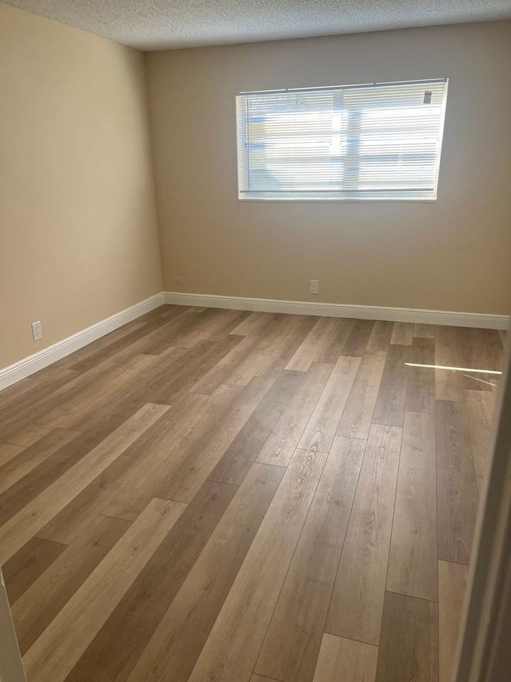 Cross Creek Apartments - Photo 6 of 26