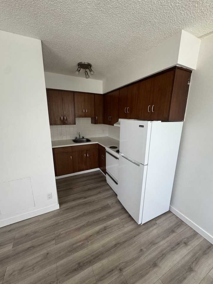 Waldorf Apartments - Photo 3 of 9