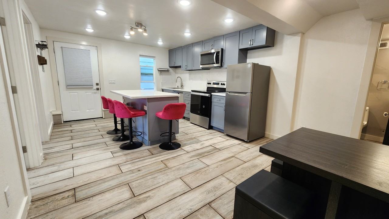 1627 24th Ave #A - Photo 3 of 9