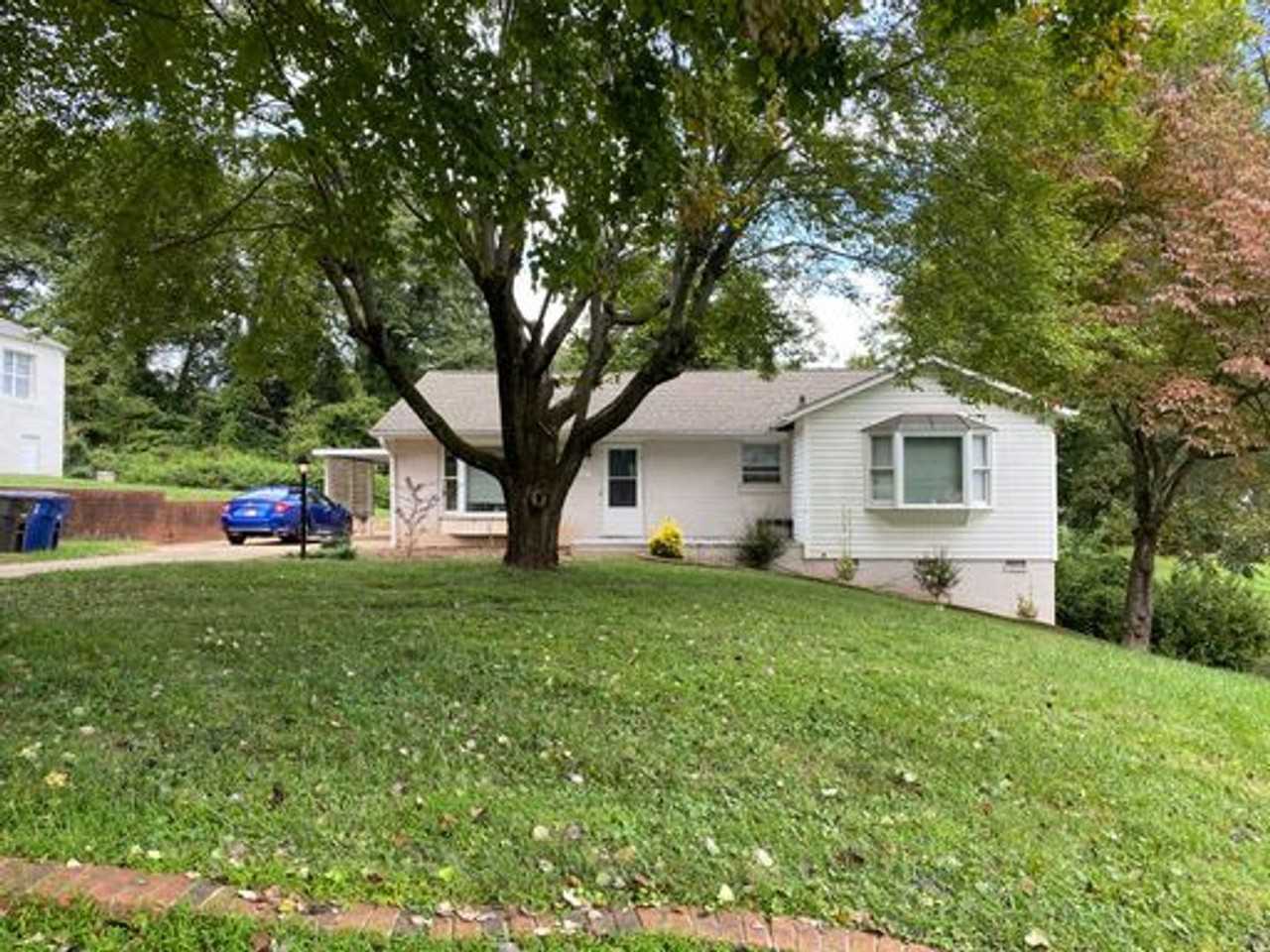 1211 Brookwood Dr - Photo 2 of 18