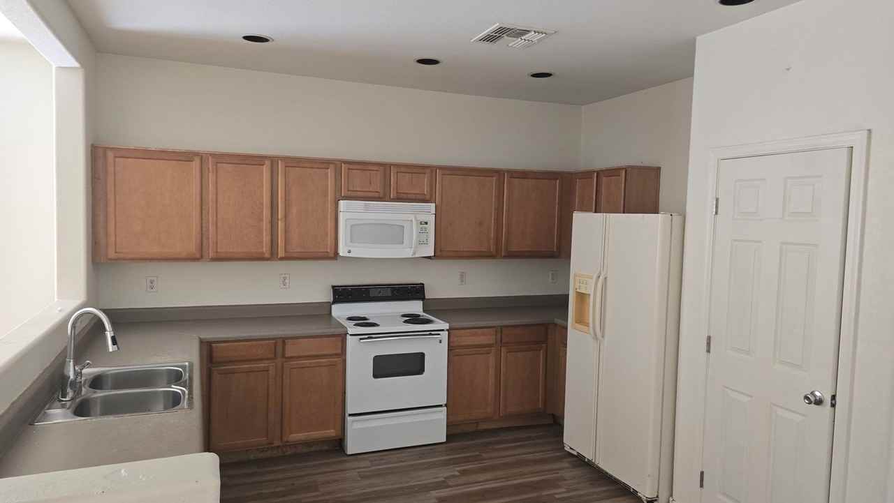 8560 North 63rd Lane - Photo 2 of 7