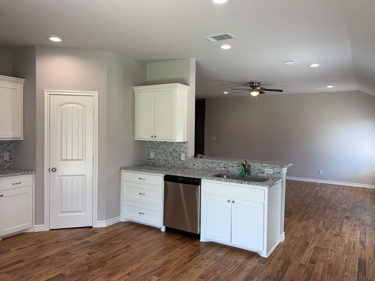 3503 Brookstone Dr - Photo 4 of 14