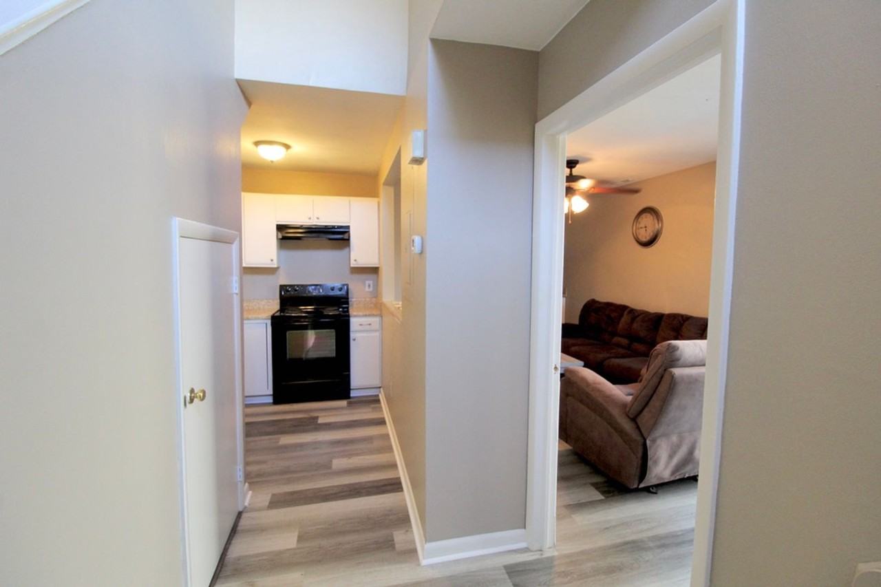 1370 Bradley Dr - Photo 2 of 24