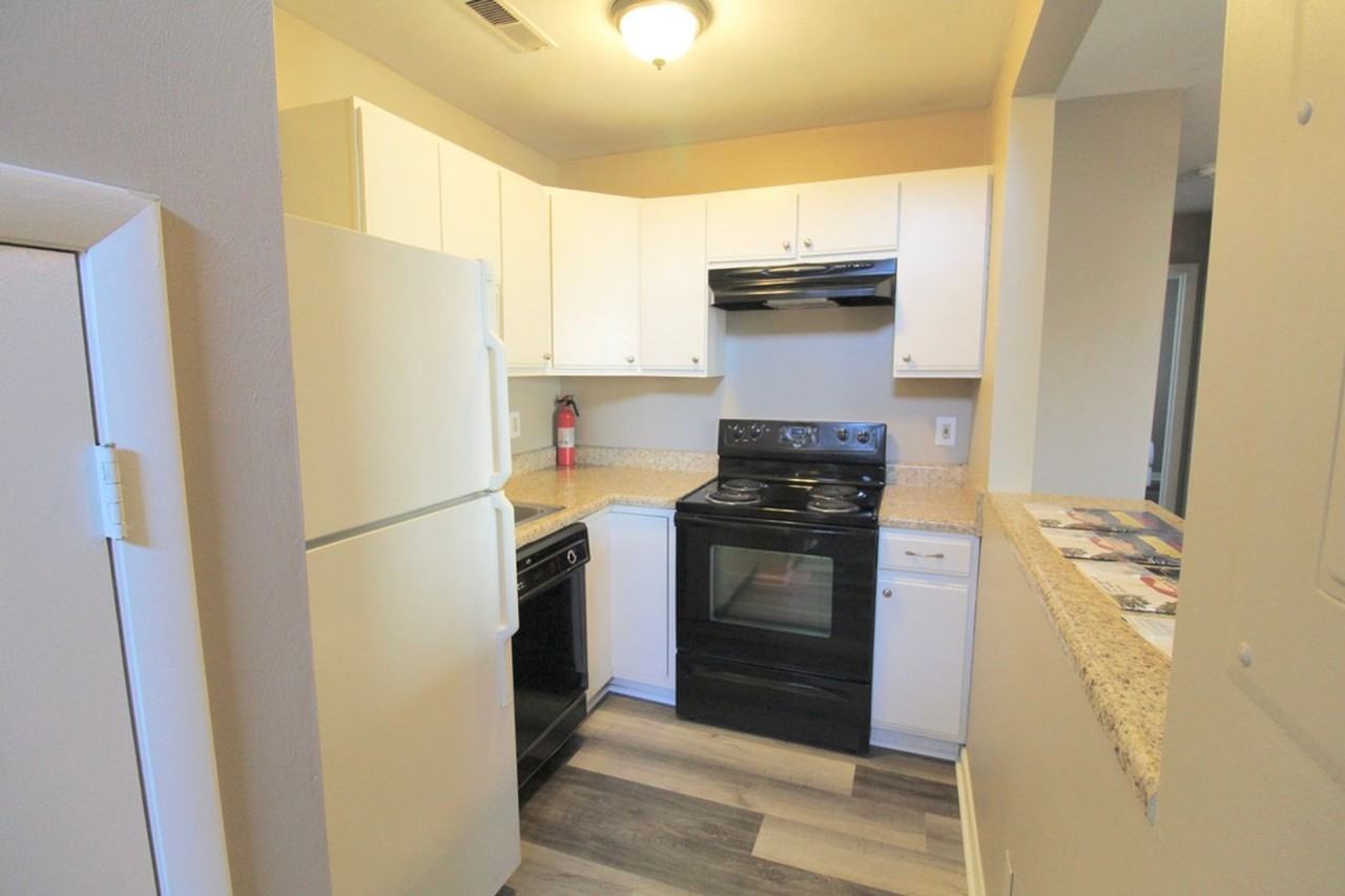 1370 Bradley Dr - Photo 3 of 24