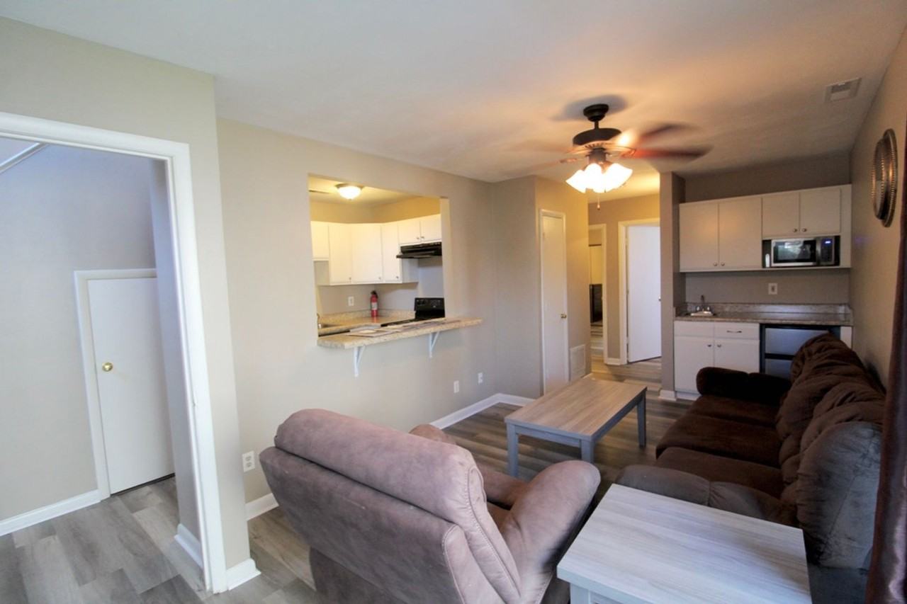 1370 Bradley Dr - Photo 4 of 24