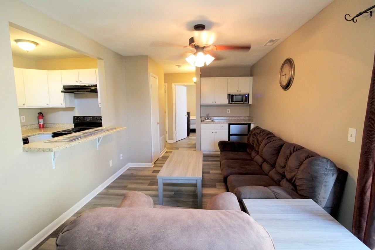 1370 Bradley Dr - Photo 5 of 24