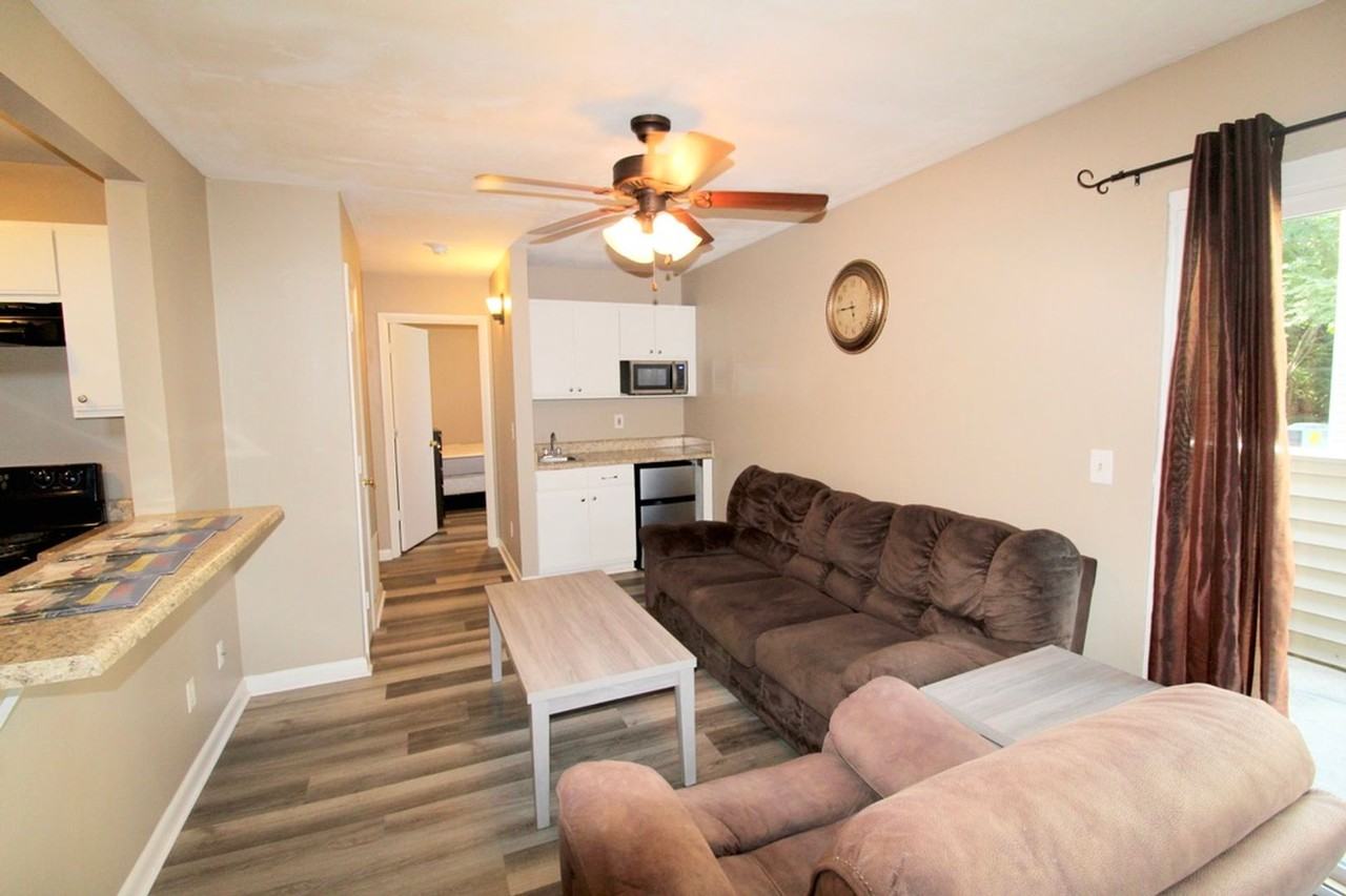 1370 Bradley Dr - Photo 6 of 24