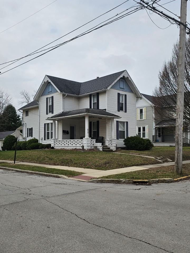 619 Wallace - Photo 2 of 2