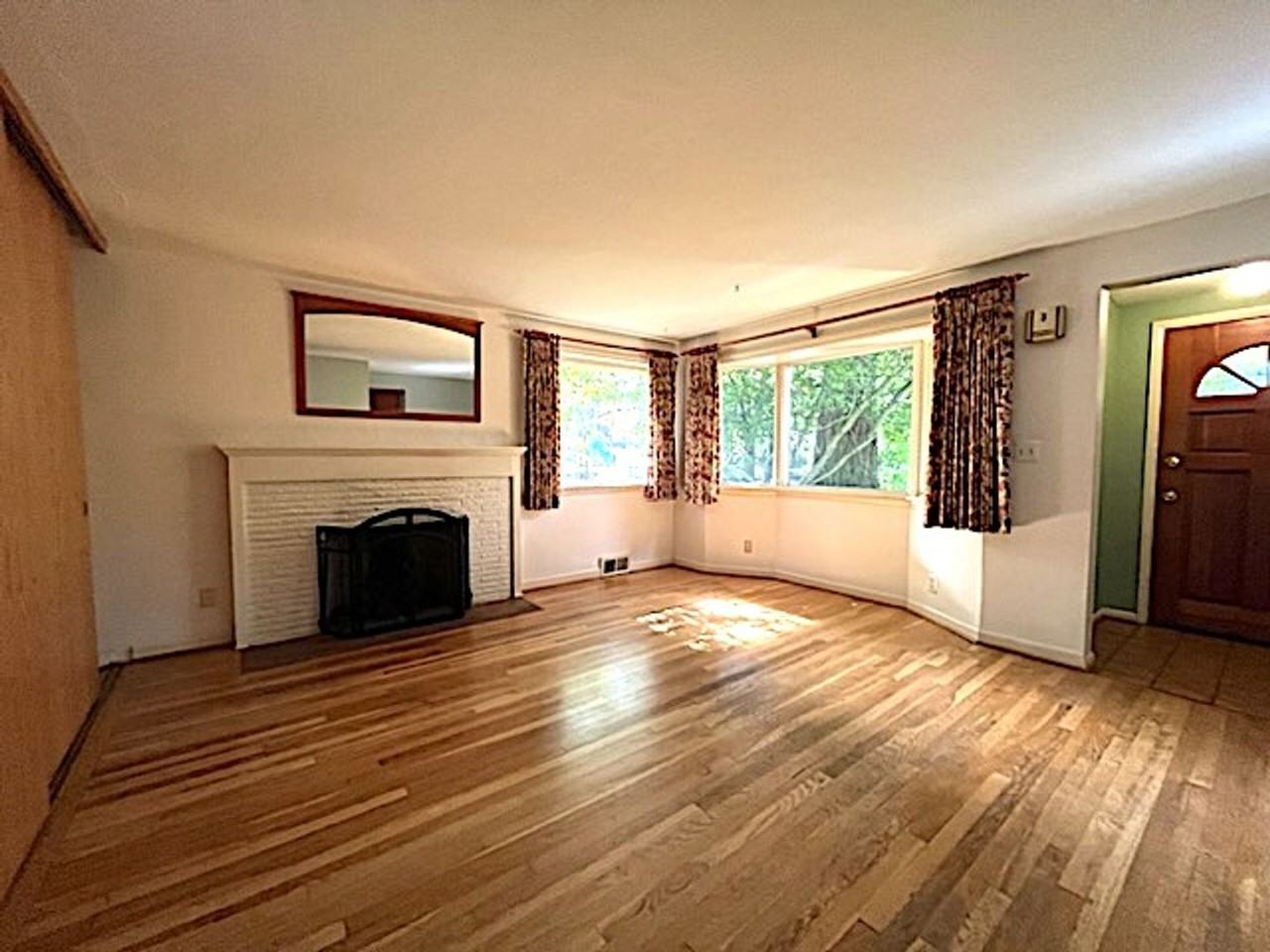 14016 Wallingford Ave N - Photo 3 of 15