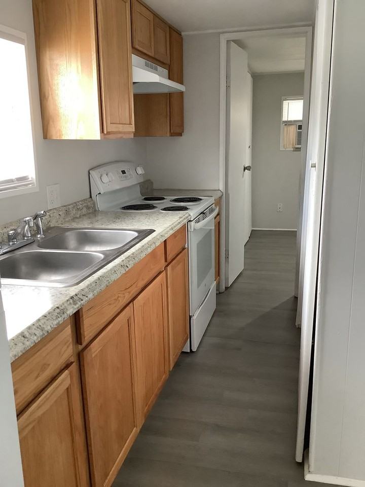 1505 Goodyear Ave #10 - Photo 4 of 5