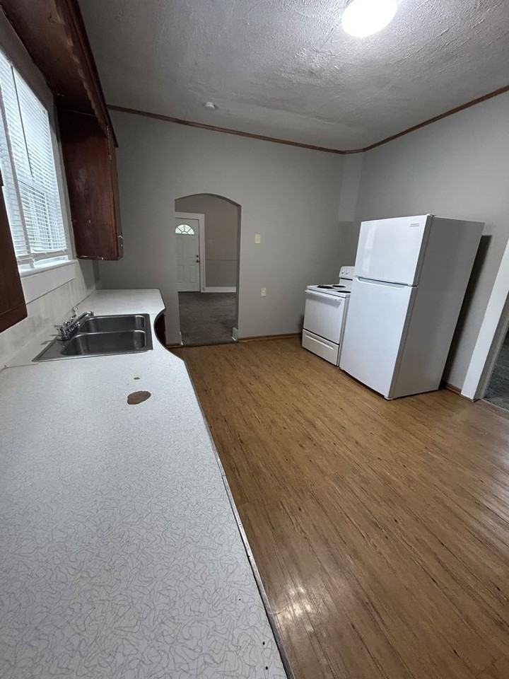 301 E Granby St - Photo 4 of 10