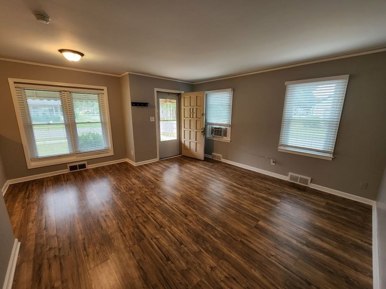 2103 Browning St - Photo 6 of 15