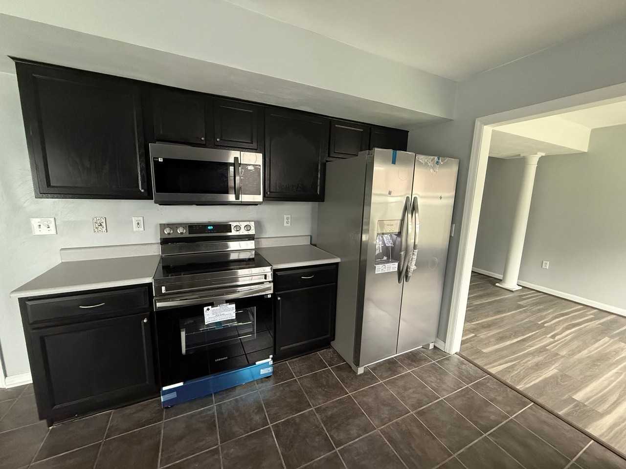 4826 Golfview Drive Northeast - Photo 2 of 20