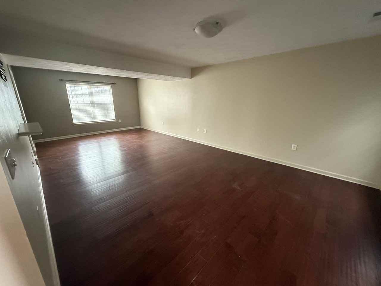 4826 Golfview Drive Northeast - Photo 3 of 20