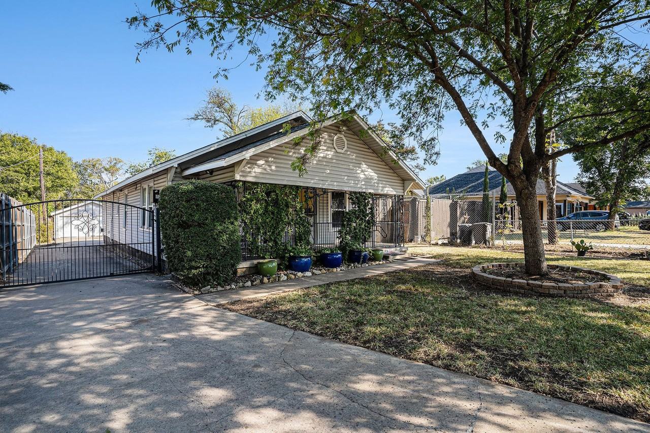 2117 Sanborn St - Photo 3 of 28