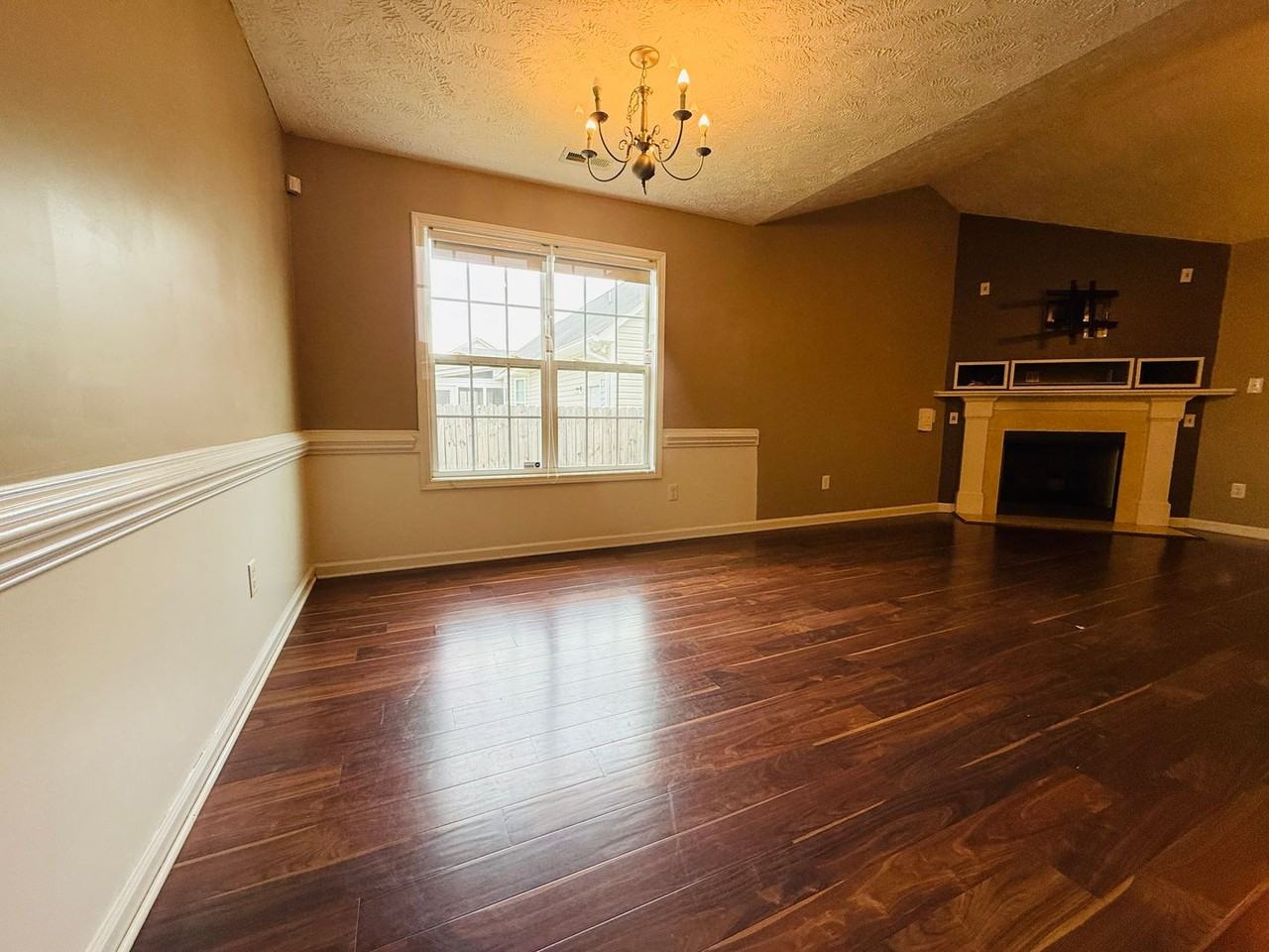 3026 Totley Dr - Photo 4 of 18