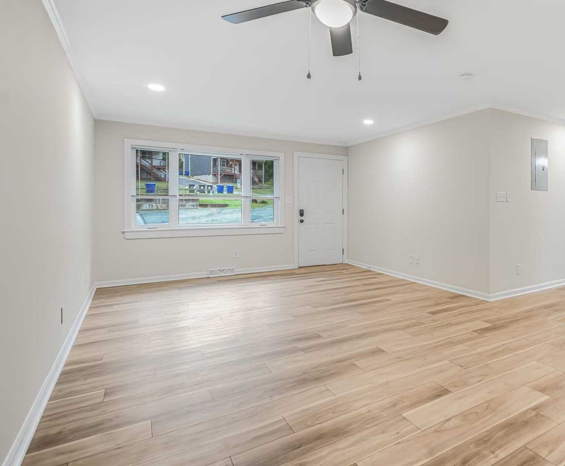 201 Howell Street - Photo 3 of 34