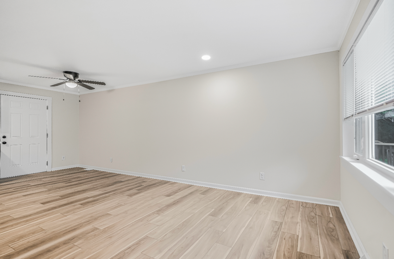 201 Howell Street - Photo 4 of 34