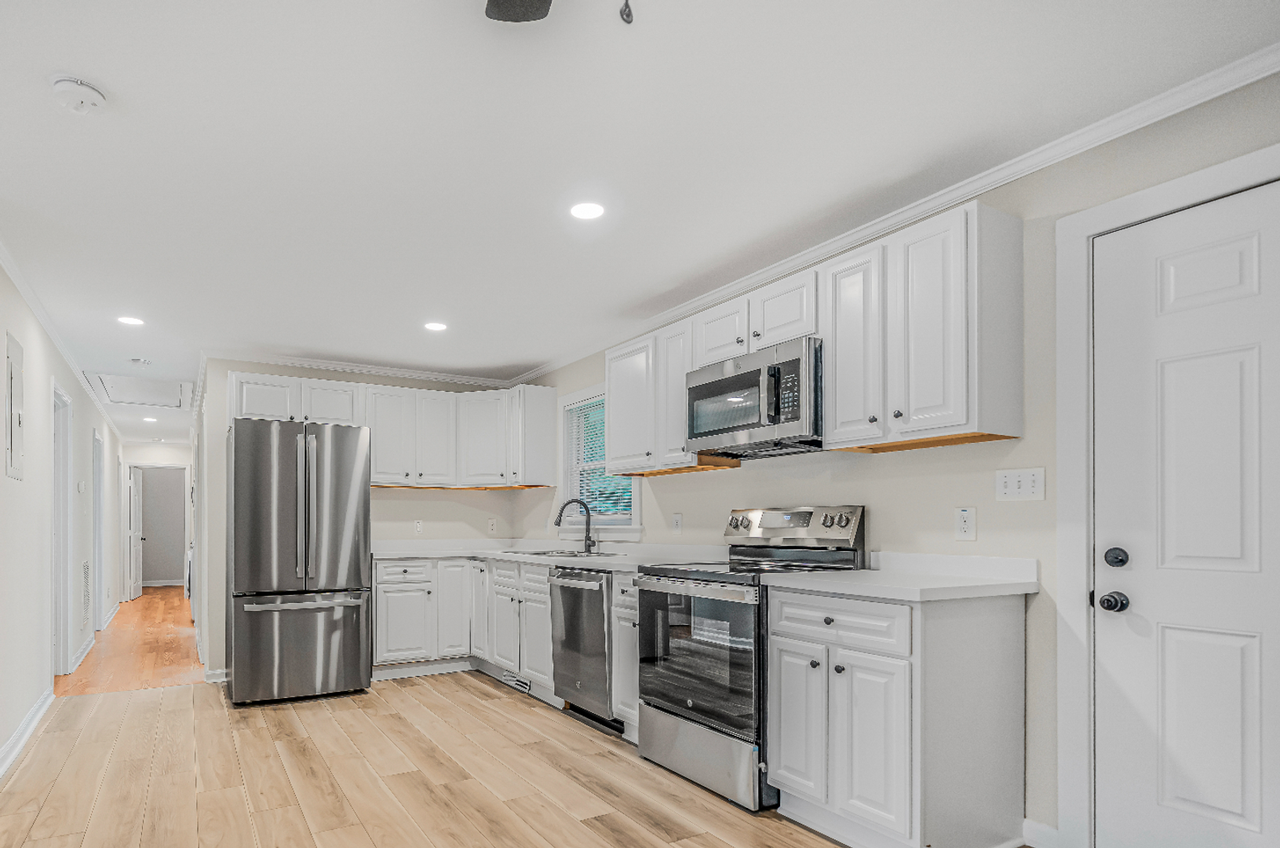 201 Howell Street - Photo 5 of 34