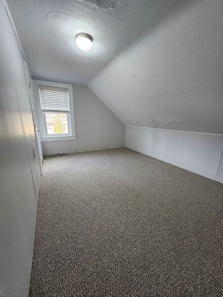 292 Union St - Photo 5 of 8