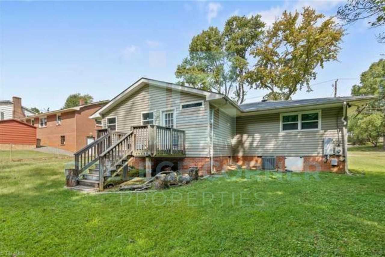 1212 Brookwood Dr - Photo 4 of 36