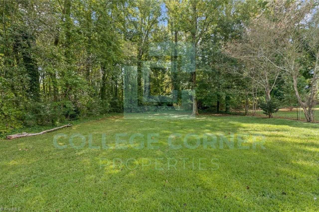 1212 Brookwood Dr - Photo 6 of 36