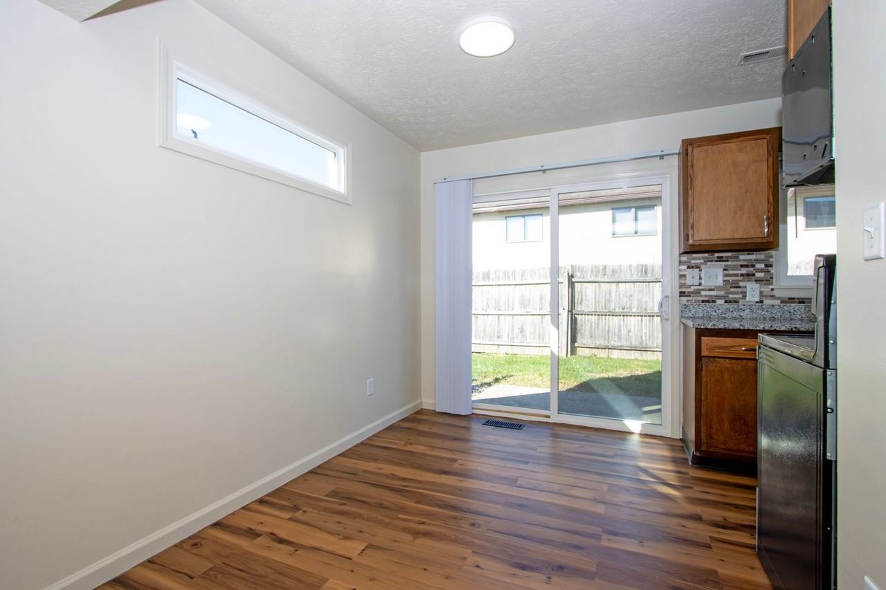 240 Collier Dr #9 - Photo 4 of 18