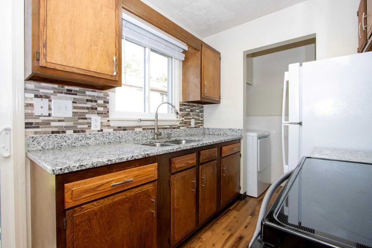 240 Collier Dr #9 - Photo 6 of 18