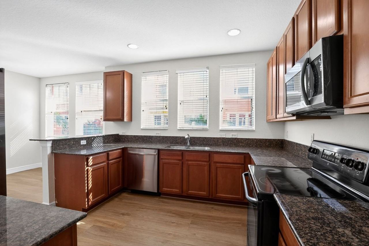 645 Amador Ln - Photo 3 of 30