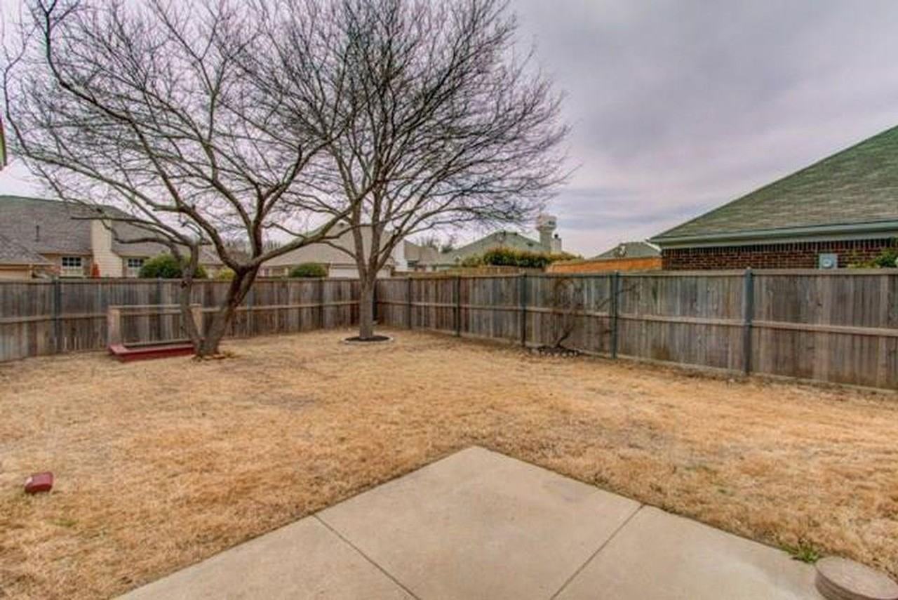 6908 Chateau Dr - Photo 3 of 24