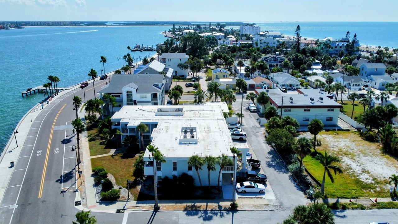 1106 Pass A Grille Way - Photo 2 of 32