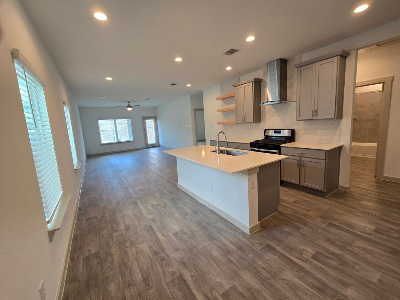 12525 Abbey House Court - Photo 4 of 18