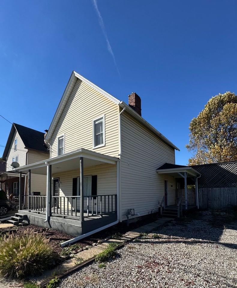 2107 Adams Street - Photo 4 of 50