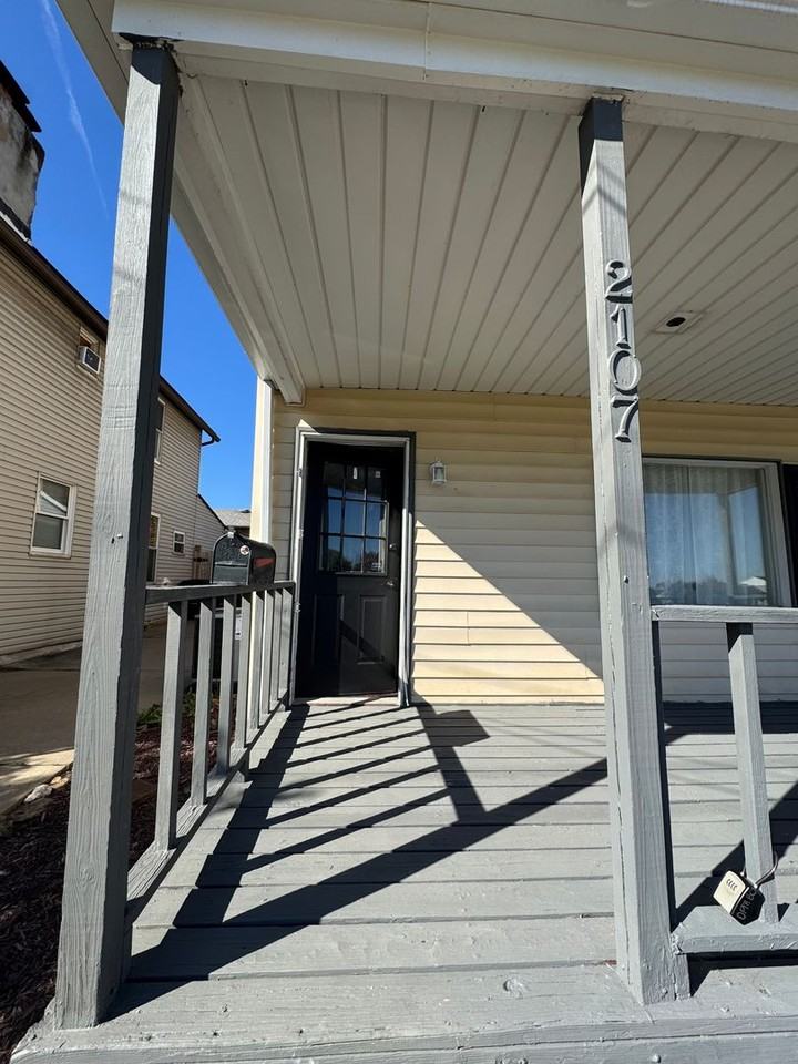 2107 Adams Street - Photo 5 of 50