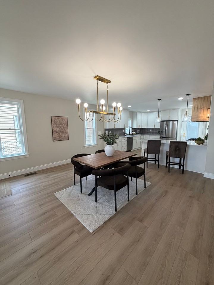 465 Elsmere St - Photo 4 of 32