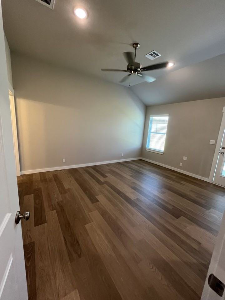 14517 E 39th Pl S - Photo 4 of 8