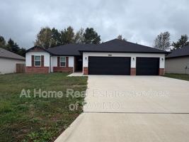 featured image of 206 E Rosalie St