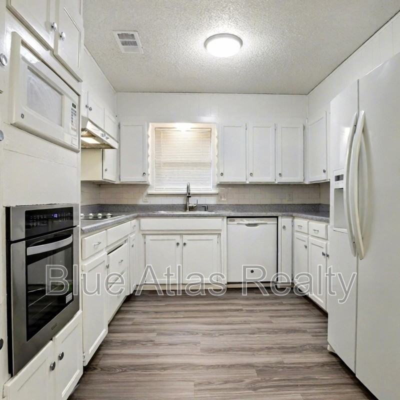 6537 Meadow View Lane - Photo 3 of 27