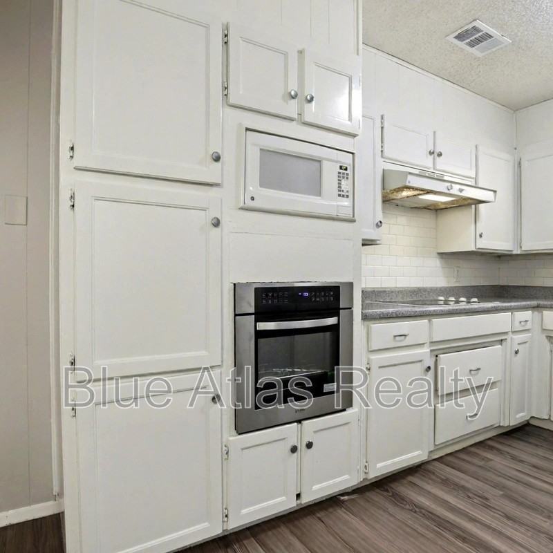 6537 Meadow View Lane - Photo 4 of 27