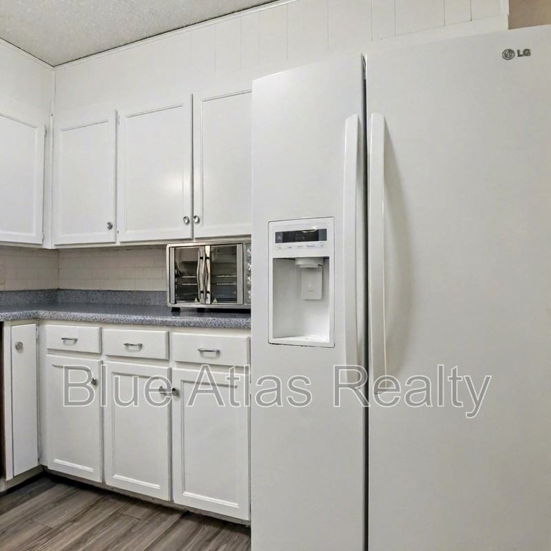 6537 Meadow View Lane - Photo 5 of 27