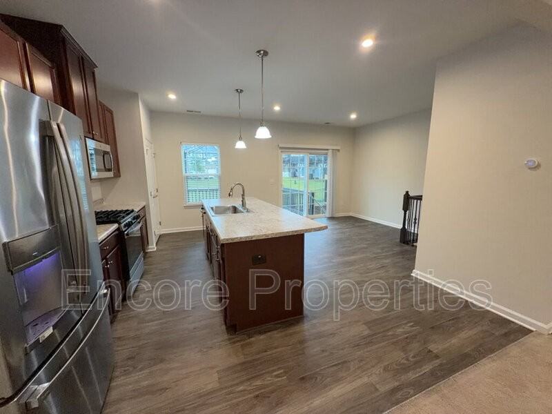 333 Amber Acorn Ave - Photo 3 of 23