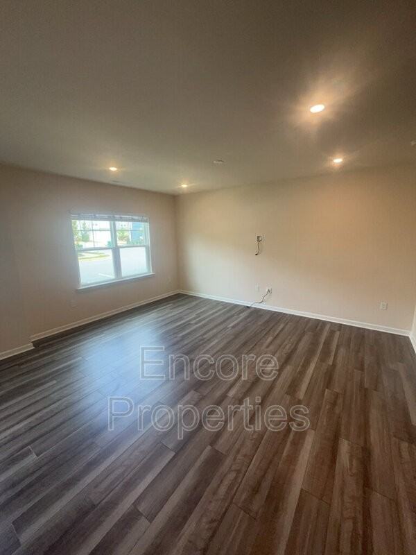 305 Ribbon Rail St - Photo 6 of 16