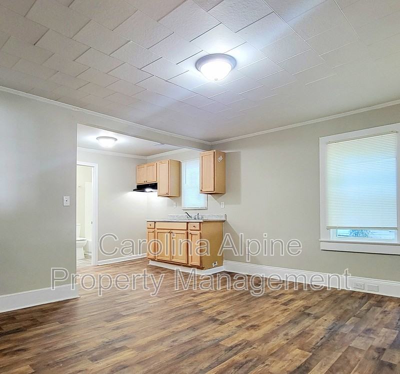 1029 Caldwell St - Photo 3 of 8