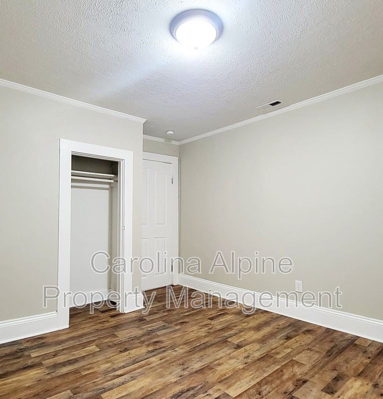 1029 Caldwell St - Photo 7 of 8