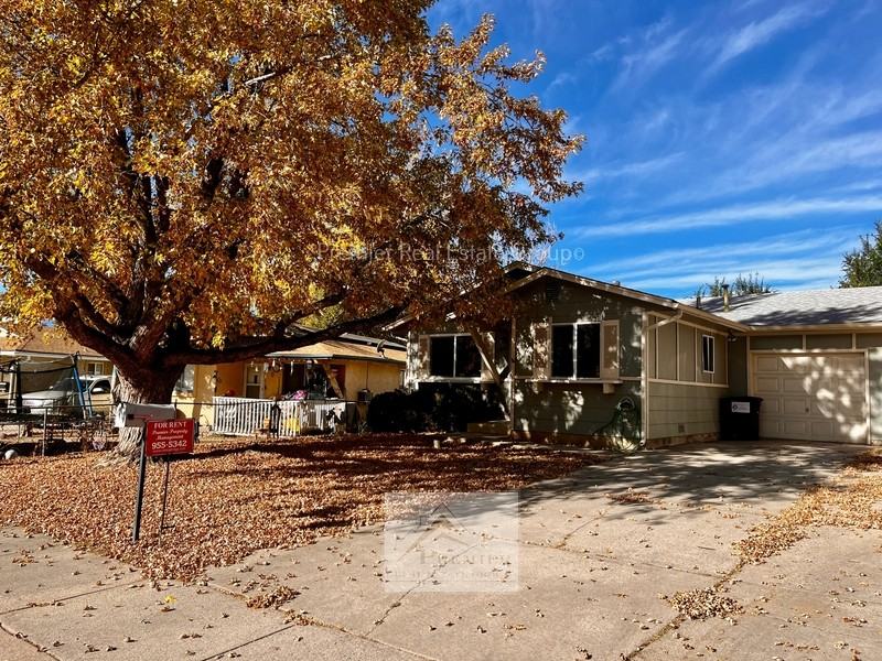 1854 Saratoga Dr - Photo 3 of 15