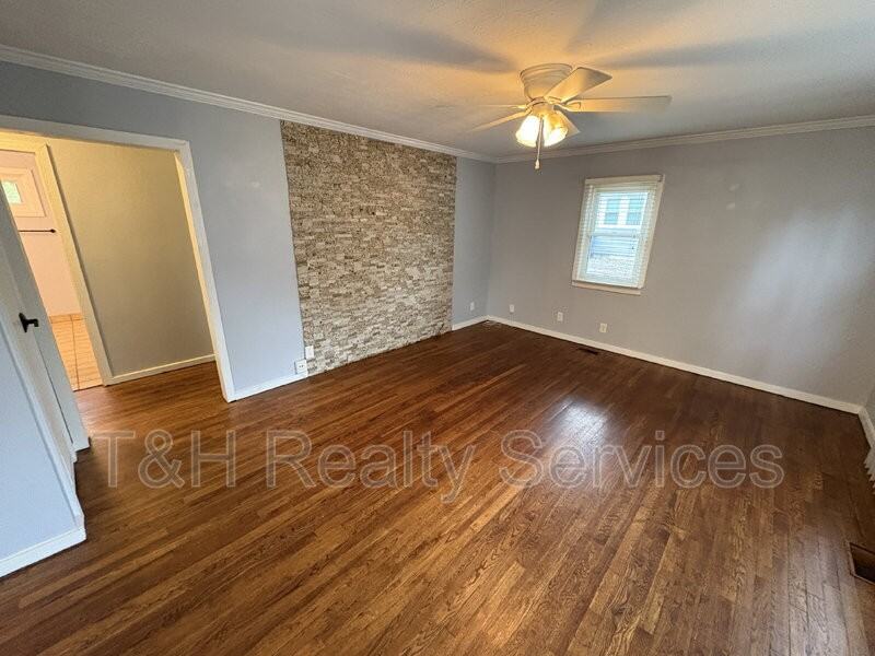 2604 East 71st Street - Photo 4 of 19