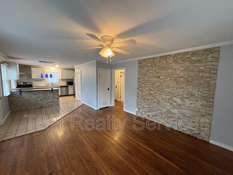 2604 East 71st Street - Photo 5 of 19