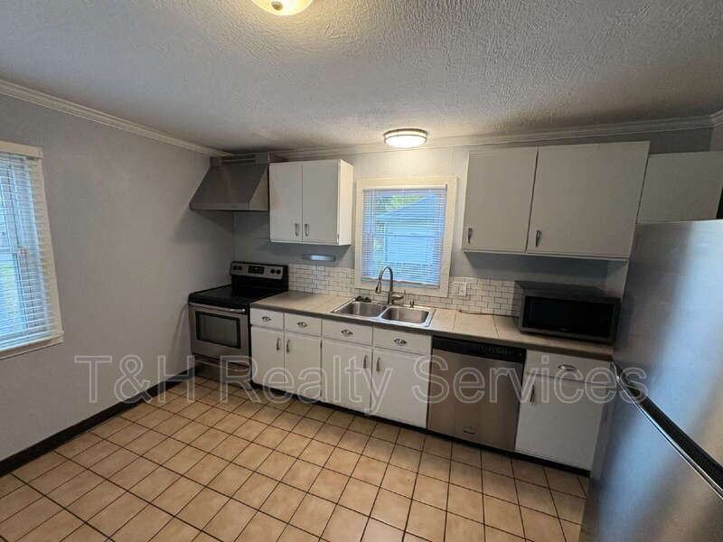 2604 East 71st Street - Photo 6 of 19