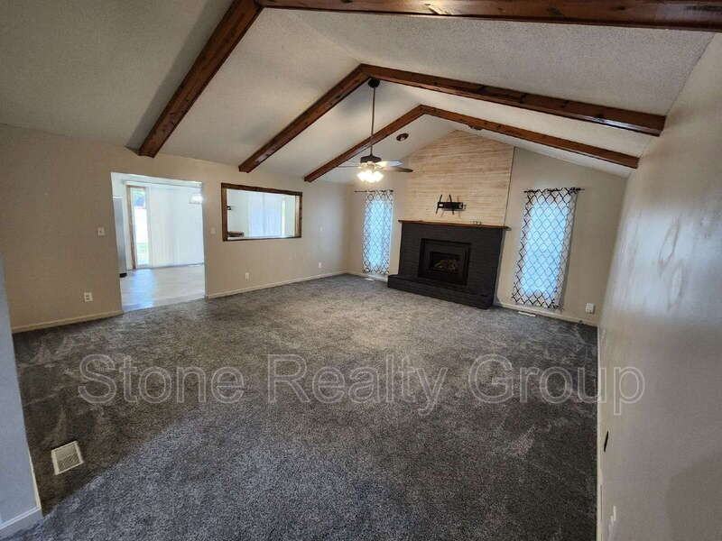 35 Ridgecrest Ct - Photo 3 of 19