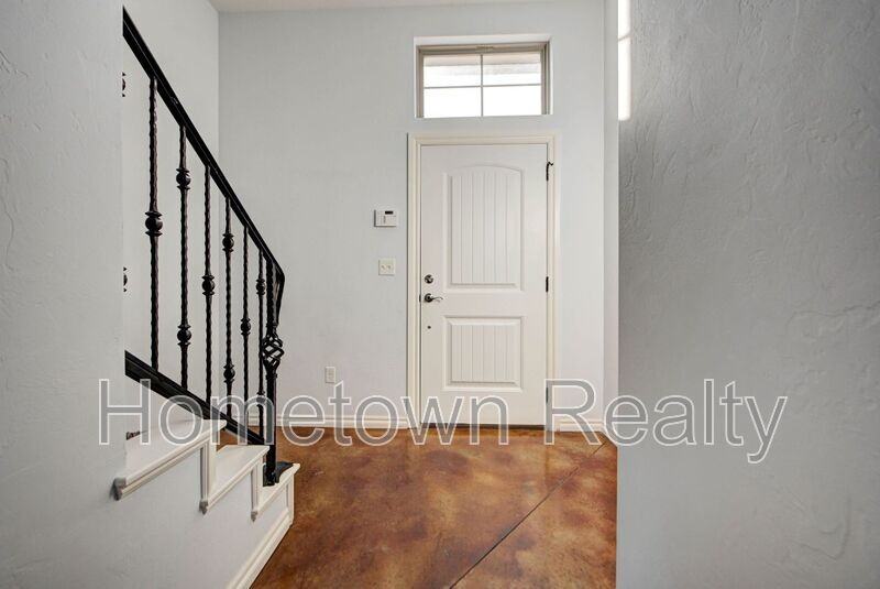 459 S Fretz Ave - Photo 4 of 45